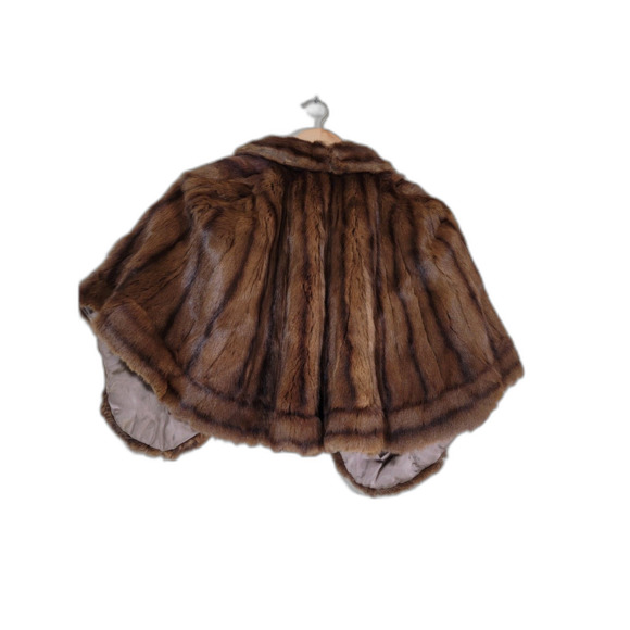 Vintage The Higbee Company Fur Cape - Picture 2 of 6